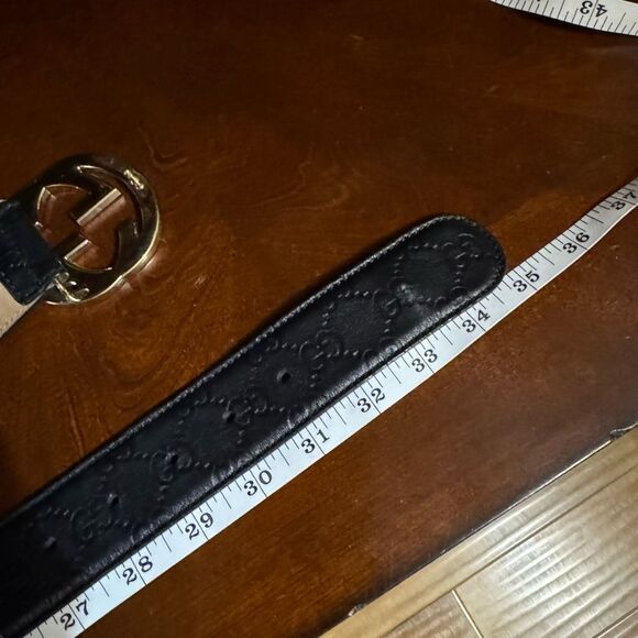 Gucci Black Leather Belt with Gold Logo Buckle - Picture 6 of 6
